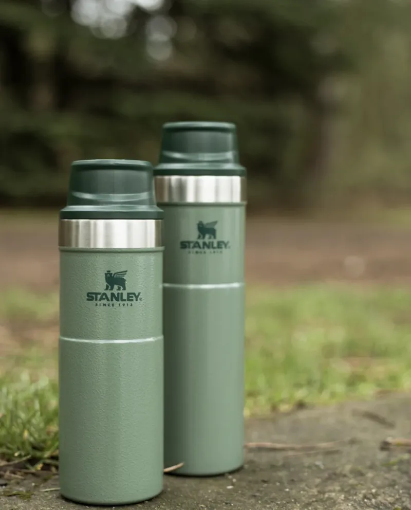 Stanley Classic Trigger-Action Travel Mug 16oz/400ml Hammertone Green-4